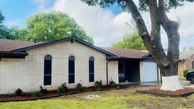 103 N Summit St in Red Oak, TX - Building Photo - Building Photo