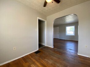 875 E McCreight Ave in Springfield, OH - Building Photo - Building Photo