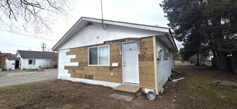 4708 Park Ave in Terrace, BC - Building Photo
