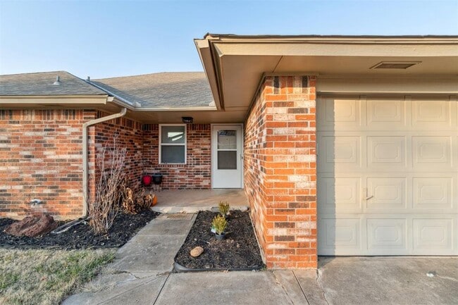 1033 Mabel C Fry Blvd in Yukon, OK - Building Photo - Building Photo