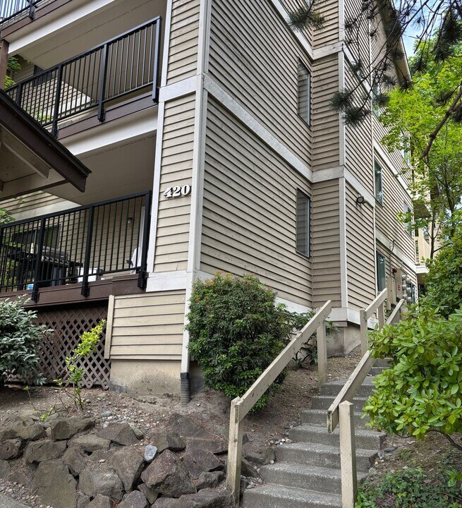 420 10th St in Kirkland, WA - Building Photo