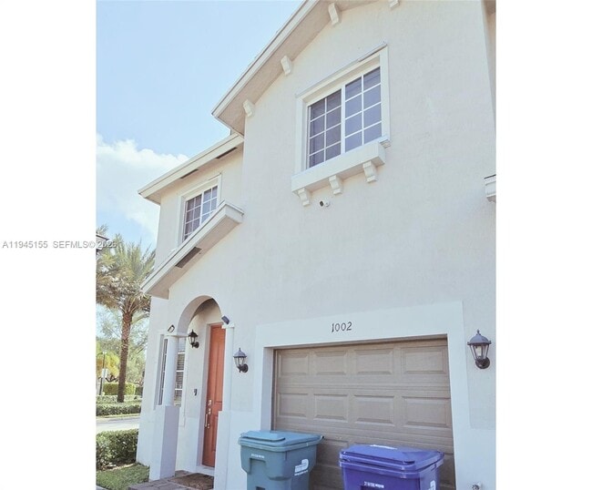 1002 NW 208th Terrace in Miami Gardens, FL - Building Photo - Building Photo