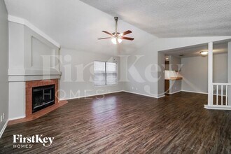 7915 Millers Trail in San Antonio, TX - Foto de edificio - Building Photo