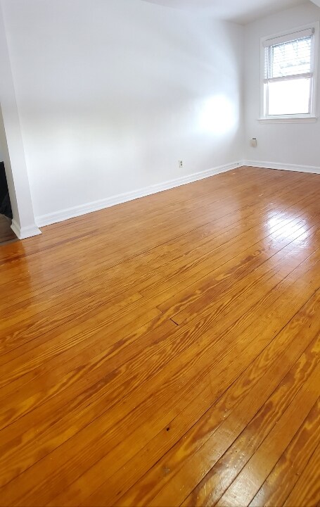 70 Hobart Pl in Totowa, NJ - Building Photo - Building Photo