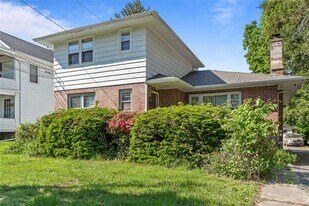 17 College Ave in Poughkeepsie, NY - Building Photo