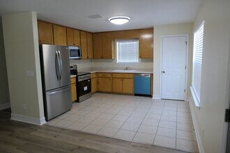 35 Concord Rd in Crawfordville, FL - Foto de edificio - Building Photo