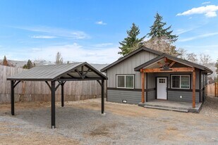 460 N James Ave in East Wenatchee, WA - Building Photo