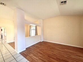 6701 W Willow Lake Ct in Las Vegas, NV - Building Photo - Building Photo