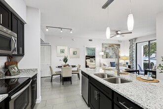 Mila Apartments in North Miami Beach, FL - Foto de edificio - Building Photo