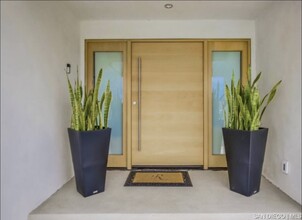 5551 Candlelight Dr in San Diego, CA - Building Photo - Building Photo