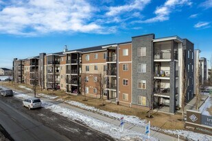 7130 80 Ave NE in Calgary, AB - Building Photo
