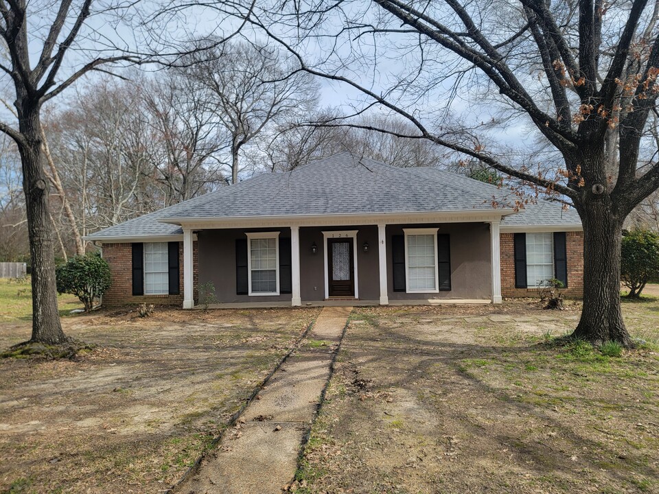 126 Timbercrest Dr in Ridgeland, MS - Building Photo