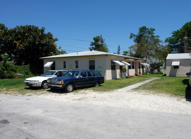 471 NE 83rd St in Miami, FL - Foto de edificio - Building Photo