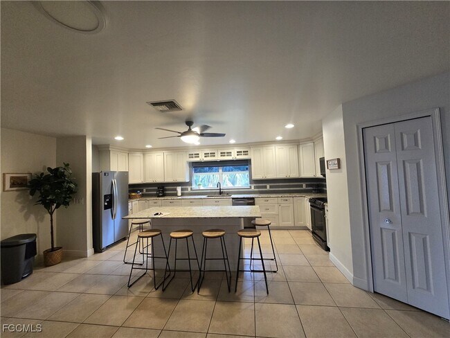 2309 SW 27th St in Cape Coral, FL - Building Photo - Building Photo