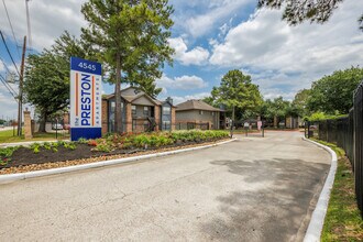 The Preston in Spring, TX - Foto de edificio - Building Photo