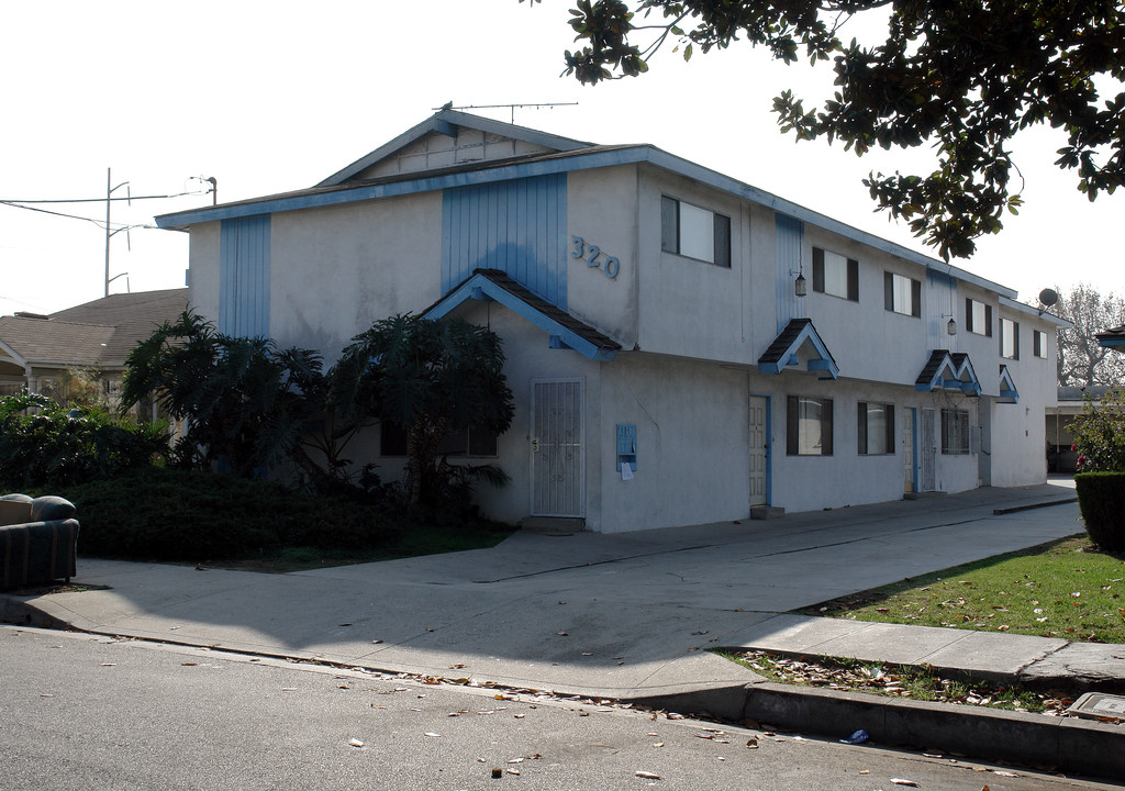 320 W Kelso St in Inglewood, CA - Building Photo