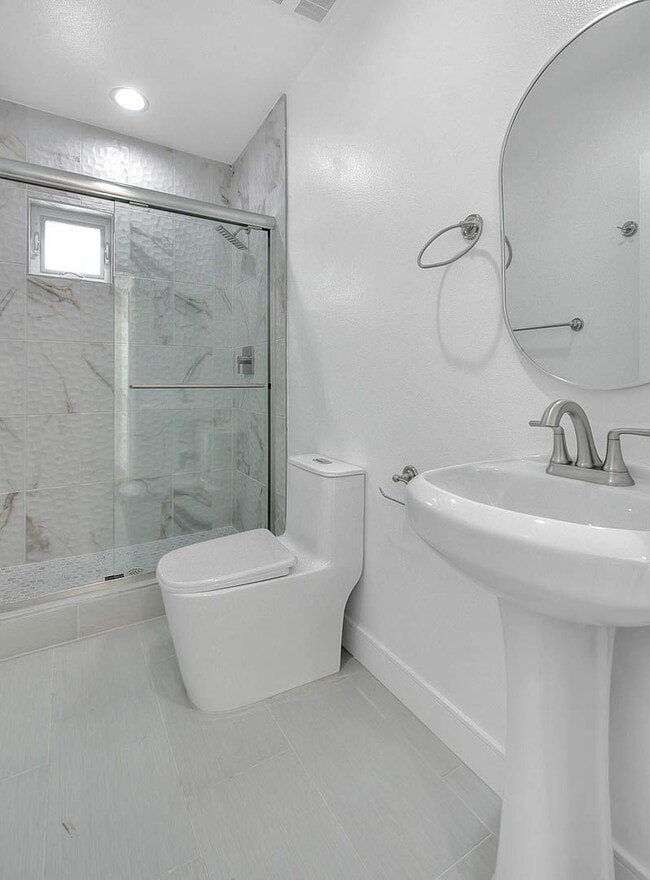 11730 Hamlin St in Los Angeles, CA - Building Photo - Building Photo