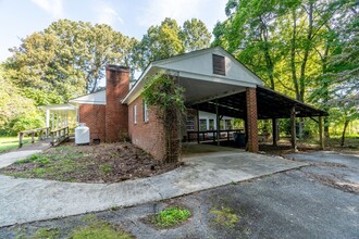 3268 Jidemi Rd in Greensboro, NC - Foto de edificio - Building Photo