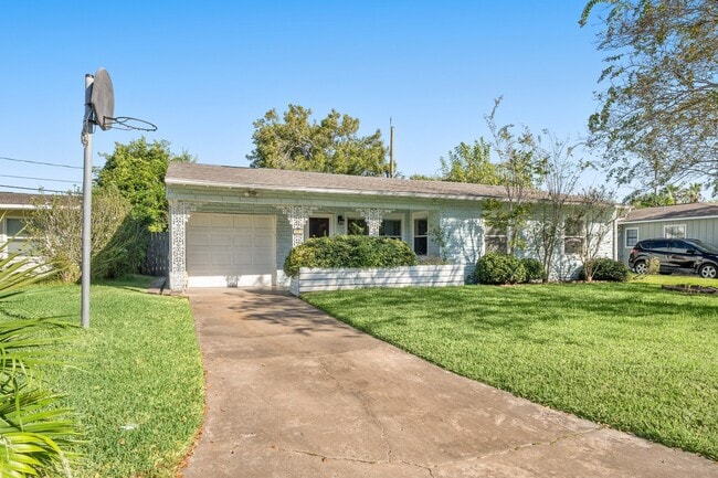 108 Bonita Ave in Galveston, TX - Building Photo - Building Photo