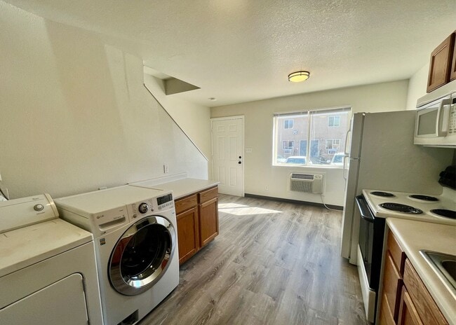 1715 Oakshire Ln in Pueblo, CO - Building Photo - Building Photo