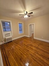 46 Kelly Pky, Unit 204 in Bayonne, NJ - Foto de edificio - Building Photo