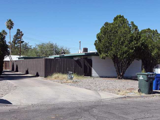 2239-2241 N Catalina Ave in Tucson, AZ - Foto de edificio - Building Photo