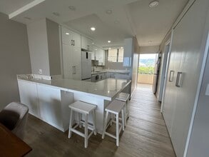 1676 Ala Moana Blvd, Unit 5th Floor in Honolulu, HI - Foto de edificio - Building Photo