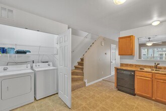 310 Caldwell Loop in Jacksonville, NC - Building Photo - Building Photo