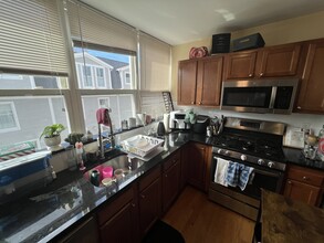 332 Beacon St, Unit 3 in Somerville, MA - Building Photo - Building Photo