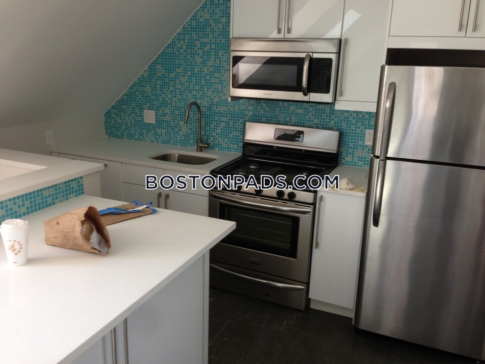 24 Washburn St in Boston, MA - Building Photo