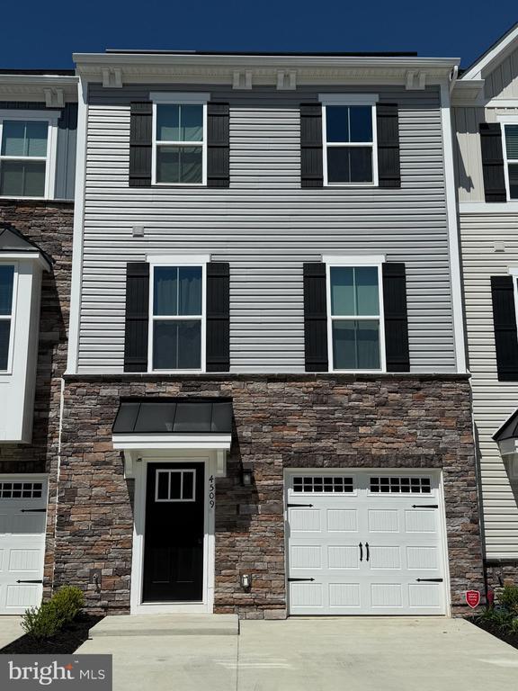 property at 4509 Briarhaven Dr