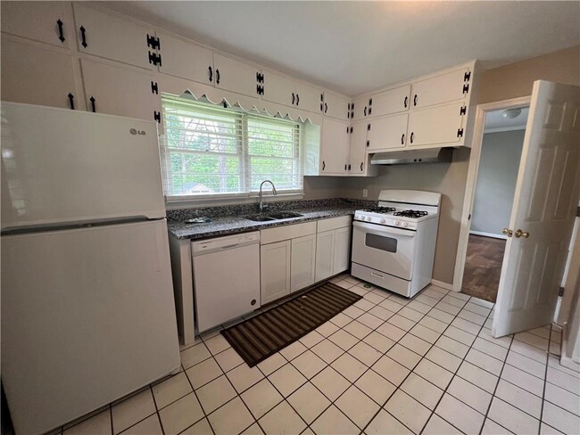 1369 Longview Dr in Gainesville, GA - Building Photo - Building Photo