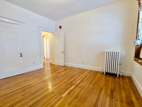 21 Westbourne Ter, Unit 3 in Brookline, MA - Foto de edificio - Building Photo