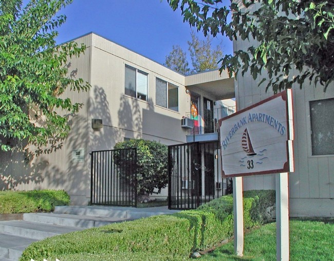 Riverbank Apartments in Antioch, CA - Foto de edificio - Building Photo