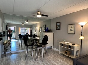 8921 Blind Pass Rd in St Pete Beach, FL - Building Photo - Building Photo
