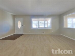 2083 Skyhawk Ln in Acworth, GA - Foto de edificio - Building Photo