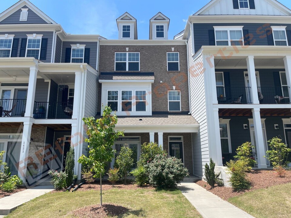 1419 Herb Garden Way in Apex, NC - Building Photo