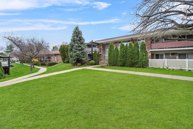 1414 Old Country Rd in Elmsford, NY - Building Photo - Building Photo