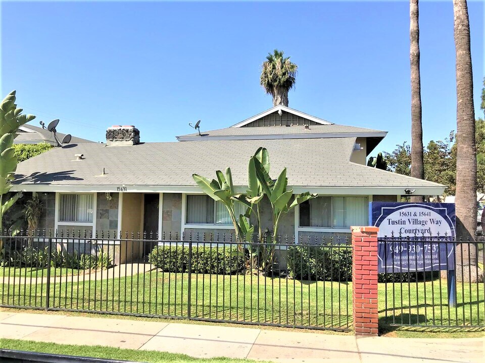 15631 Tustin Village Way in Tustin, CA - Foto de edificio