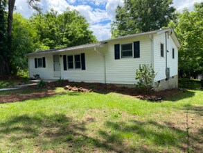 413 Gibson Dr in Huntersville, NC - Building Photo - Building Photo