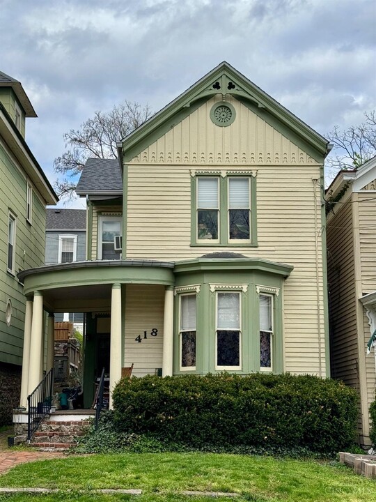 418 Hoge St in Cincinnati, OH - Foto de edificio