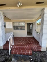 520 NW 97th St-Unit -522 in Miami, FL - Foto de edificio - Building Photo