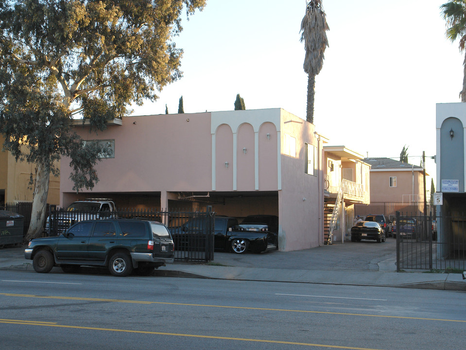 5248 Cahuenga Blvd in North Hollywood, CA - Foto de edificio