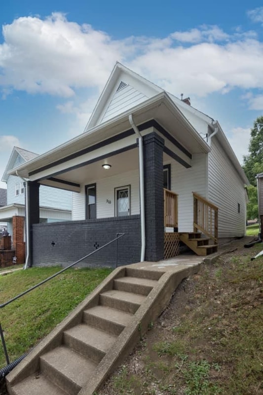 property at 310 N 4th St