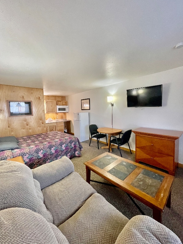 102 N Maple Ave in Rapid City, SD - Building Photo - Building Photo