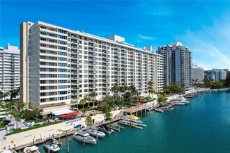 5600 Collins Ave in Miami, FL - Building Photo - Building Photo