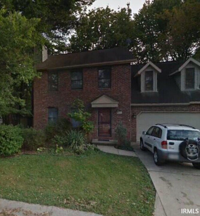 1208 E Skylark Ct in Bloomington, IN - Building Photo