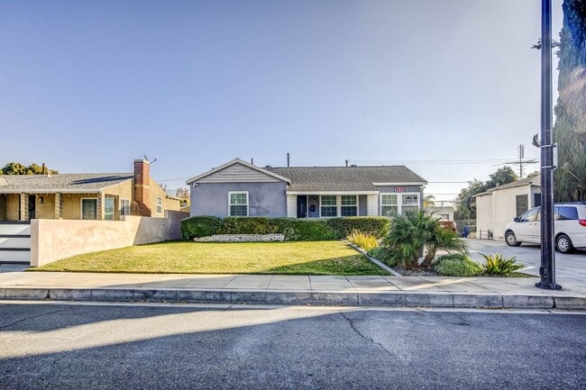 1630 N Buena Vista St in Burbank, CA - Building Photo - Building Photo