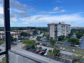 4174 Inverrary Dr, Unit 903 in Lauderhill, FL - Building Photo - Building Photo