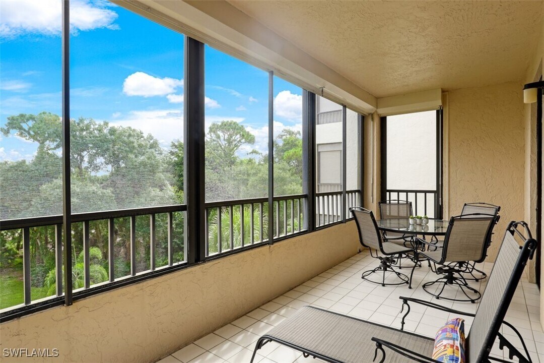 6500 Valen Way in Naples, FL - Building Photo